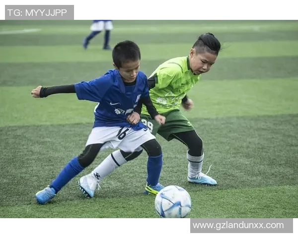 足球明星线下踢球是否违反相关规定及其对青少年影响的探讨