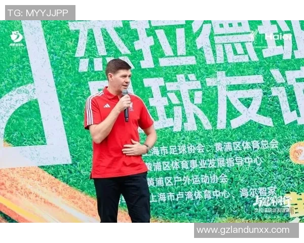 12月15号足球明星盛典即将开启球迷们不容错过的精彩瞬间与传奇故事